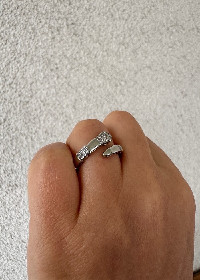 Bvlgari model taşlı beyaz yılan yüzük - Görsel 3