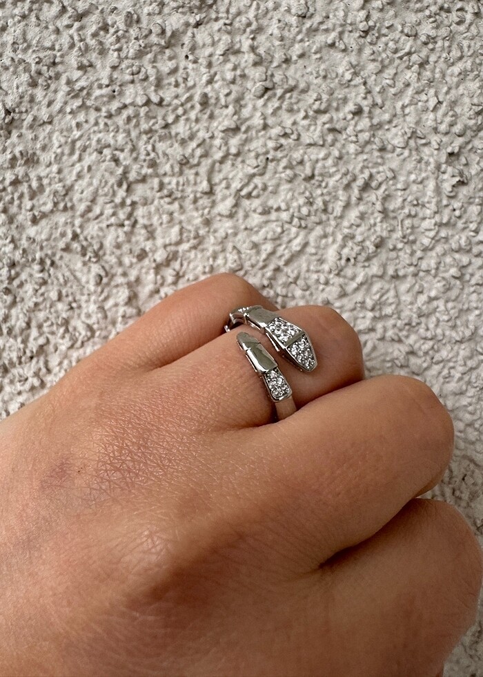 Bvlgari model taşlı beyaz yılan yüzük - Görsel 2