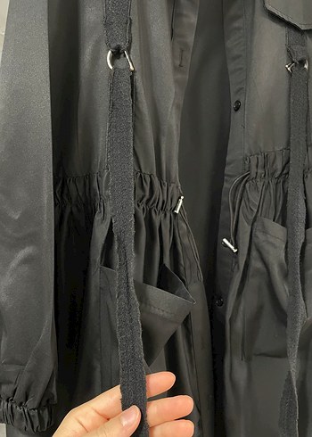 Gri Uzun Kadın Yağmurluk Pliseli Detaylı - Görsel 3