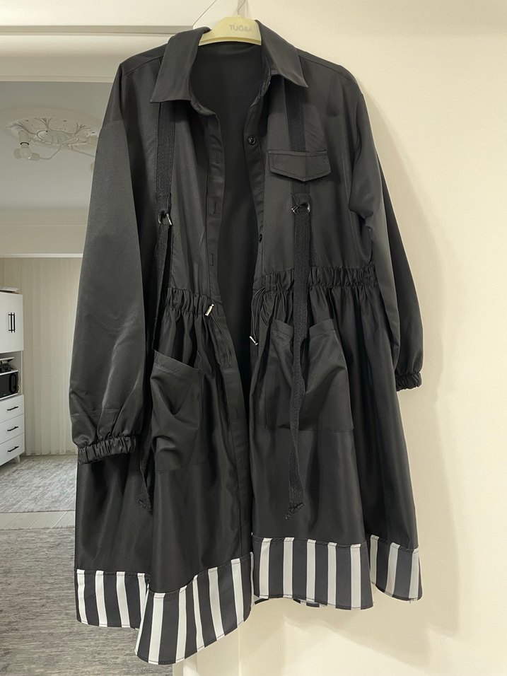 Gri Uzun Kadın Yağmurluk Pliseli Detaylı - Görsel 2