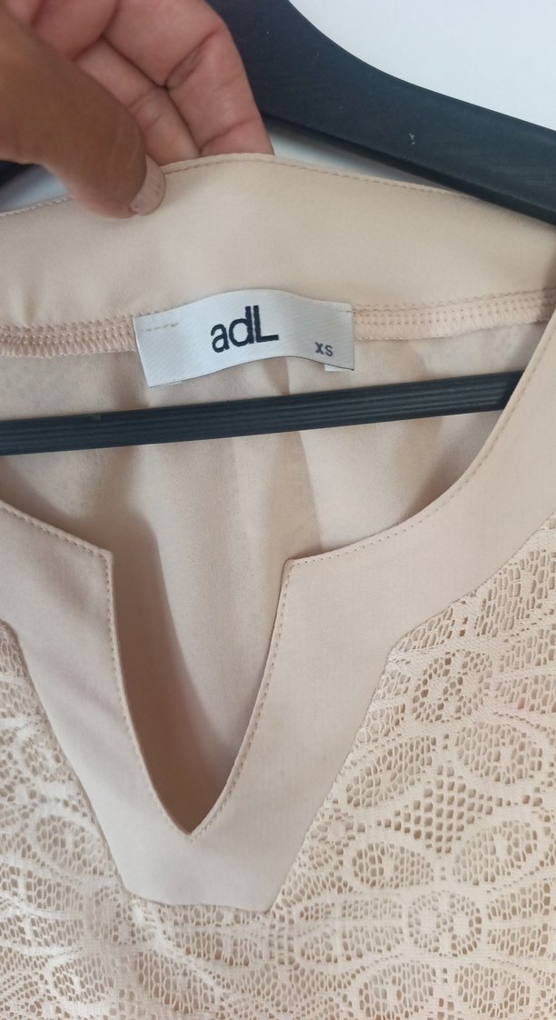 Dantel Detaylı Bej Elbise - Görsel 2