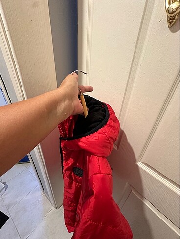 Kırmızı mont - Görsel 4