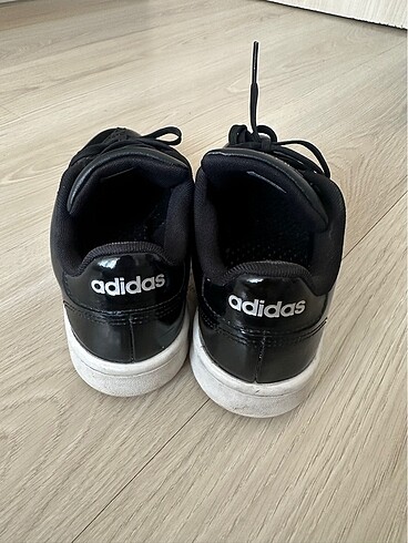 37,5 Beden Adidas spor ayakkabi
