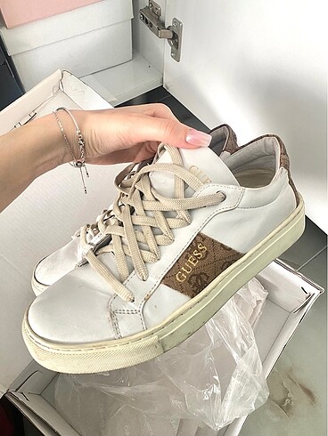 GUESS SNEAKER