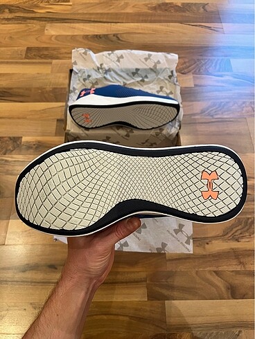 Nike UA Charged Aurora 2