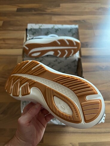 44 Beden beyaz Renk Under Armour Shift Koşu 44.5