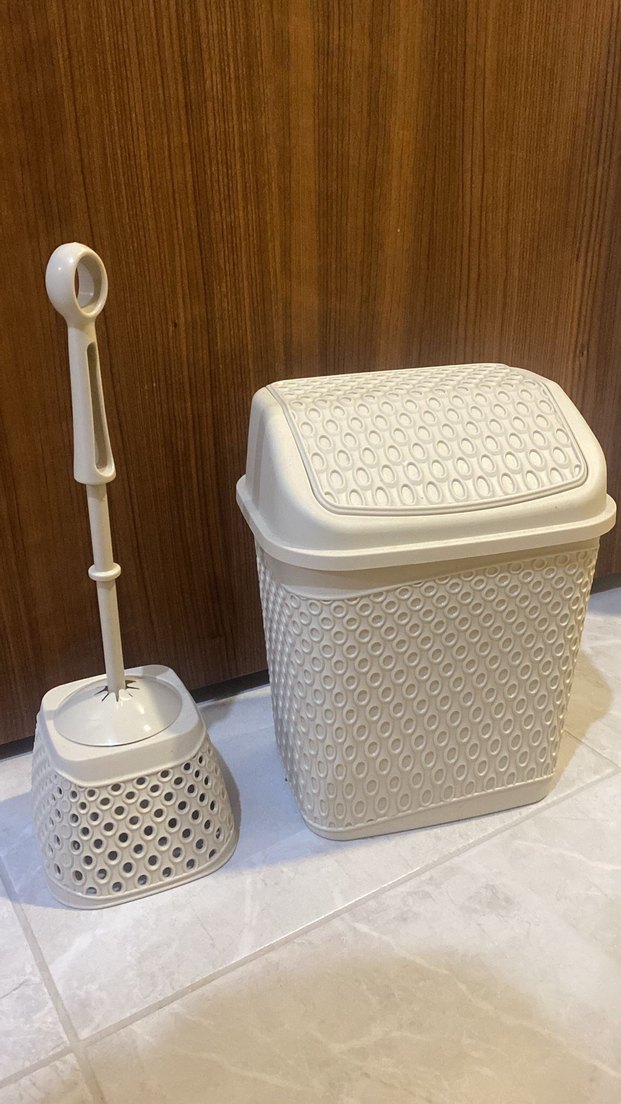 Beyaz Delikli Çöp Kutusu ve Fırçası - Görsel 2