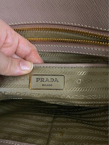 Prada Prada Omuz Çantası