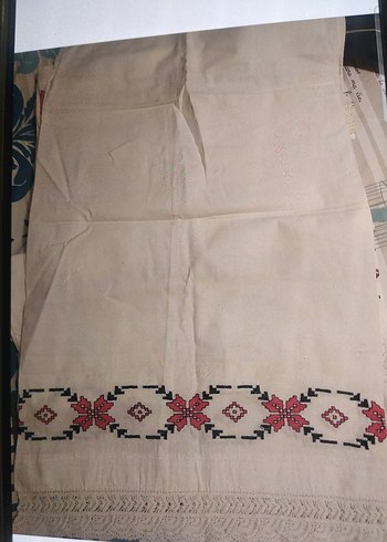 Beyaz 3 tane Nakışlı El İşi işleme yastık kılıfı
