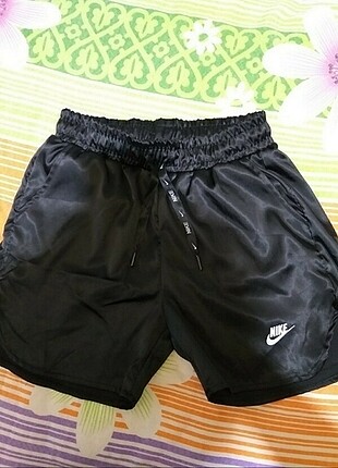 Nike saten şort penti sortla birlikte 