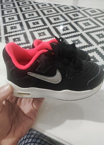 Nike cocuk bot