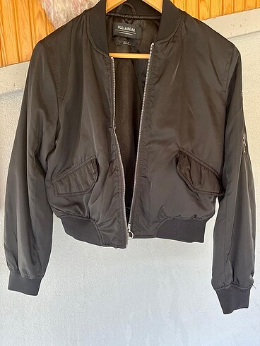 Pull and bear bomber