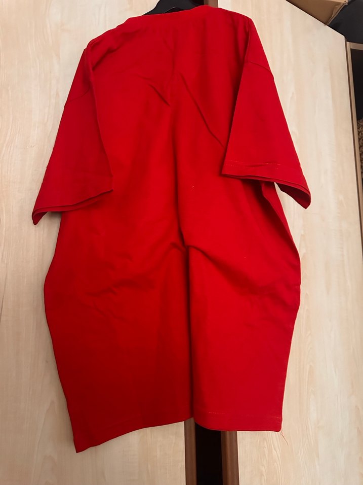 Kırmızı V Yaka Tişört - Görsel 2