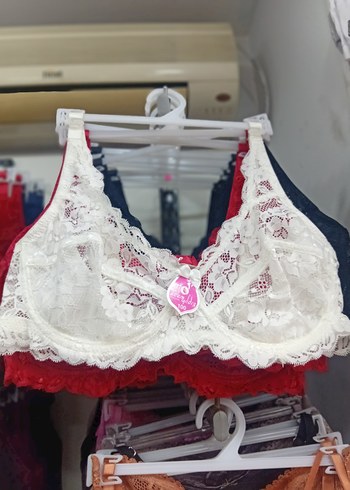 Kırmızı Dantel Desenli Göğüs Koruğu - Görsel 6