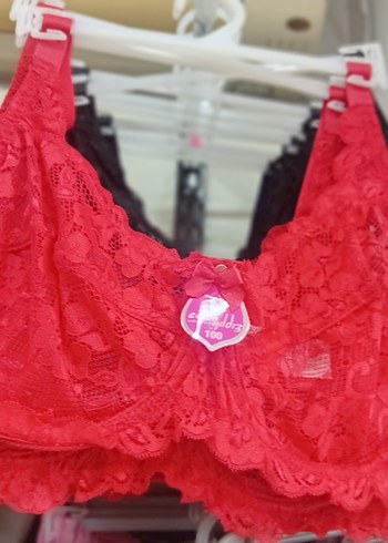 Kırmızı Dantel Desenli Göğüs Koruğu - Görsel 2