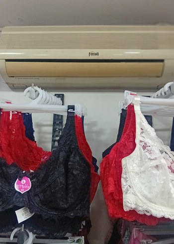 Kırmızı Dantel Desenli Göğüs Koruğu - Görsel 4