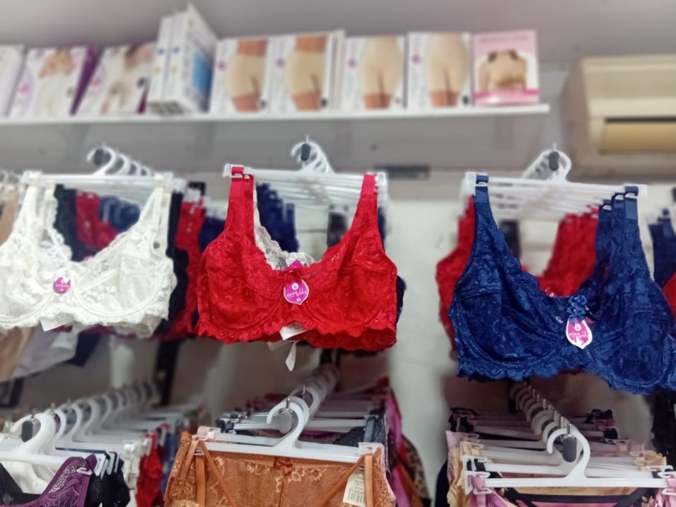 Kırmızı Dantel Desenli Göğüs Koruğu - Görsel 5