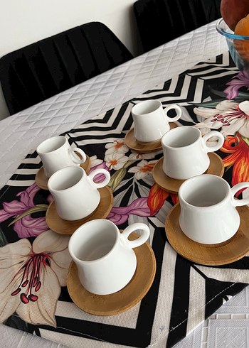 Beyaz Seramik Kahve Fincanı ve Ahşap Tabak - Görsel 5