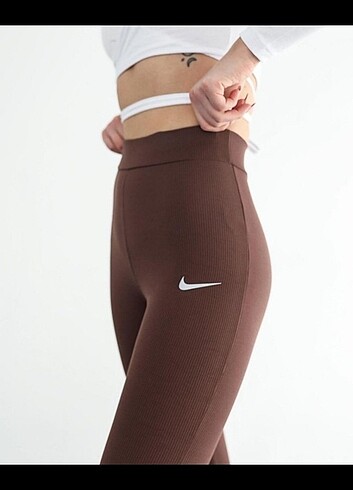 Fitilli Nike Kapri Şort 