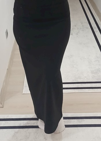 Siyah Uzun ve Dar Kesim Kadın Etek