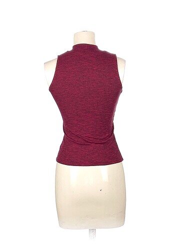 s Beden Stradivarius T-shirt %70 İndirimli.