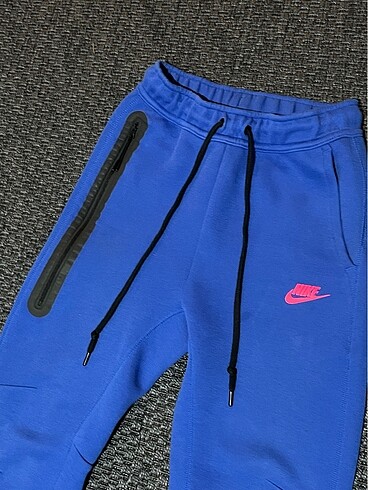 Nike nike tech