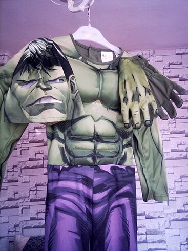 H&M Hulk kostümü hiç kullanılmamıştır.