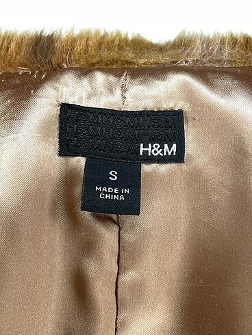 s Beden çeşitli Renk H&M Sahte Kürk %70 İndirimli.