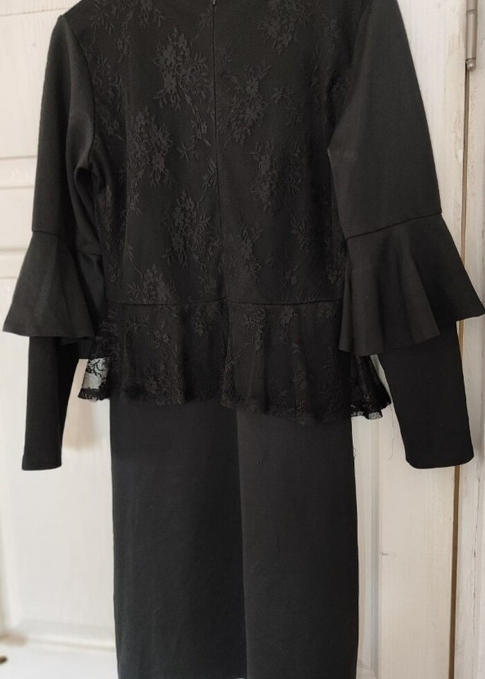 Abiye elbise diz altı midi giyildiğinde çok şık duruyor - Görsel 2