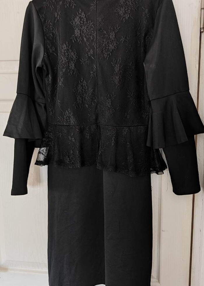 Abiye elbise diz altı midi giyildiğinde çok şık duruyor - Görsel 3