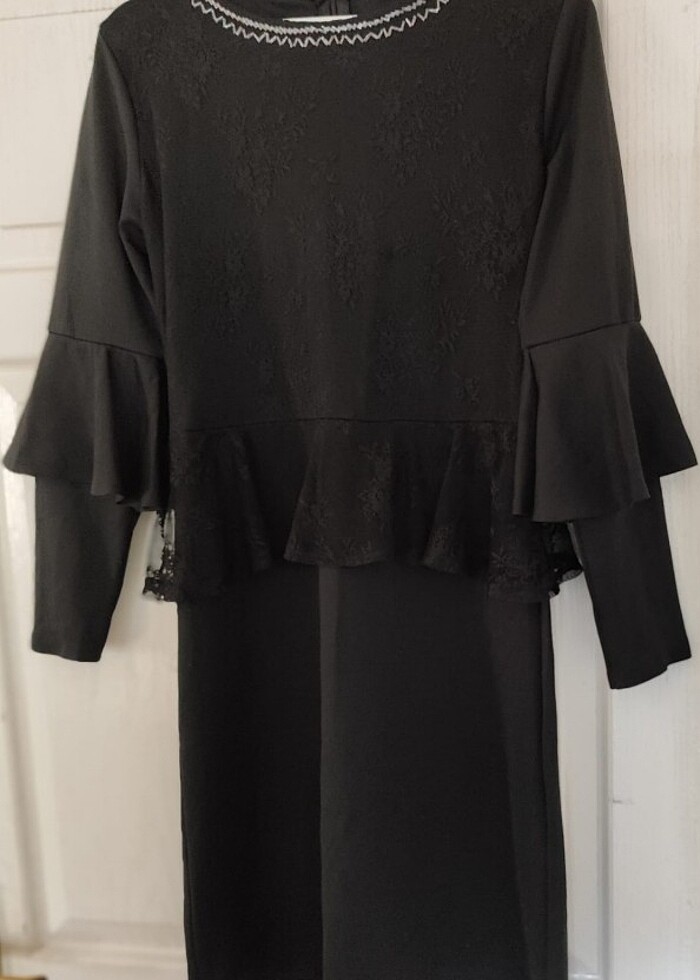 Abiye elbise diz altı midi giyildiğinde çok şık duruyor - Görsel 5