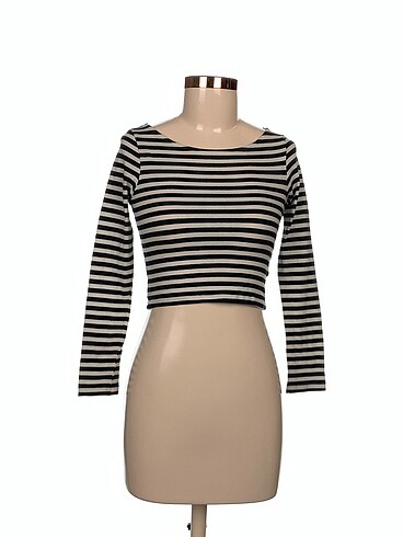 H&M Bluz %70 İndirimli.