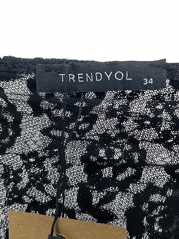 34 Beden siyah Renk Trendyol & Milla Bluz %70 İndirimli.