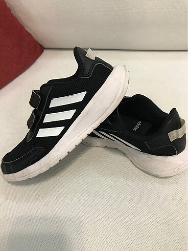 Adidas spor ayakkabı