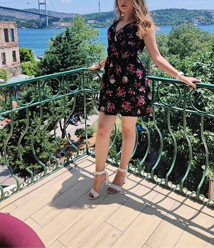 Çiçekli Elbise