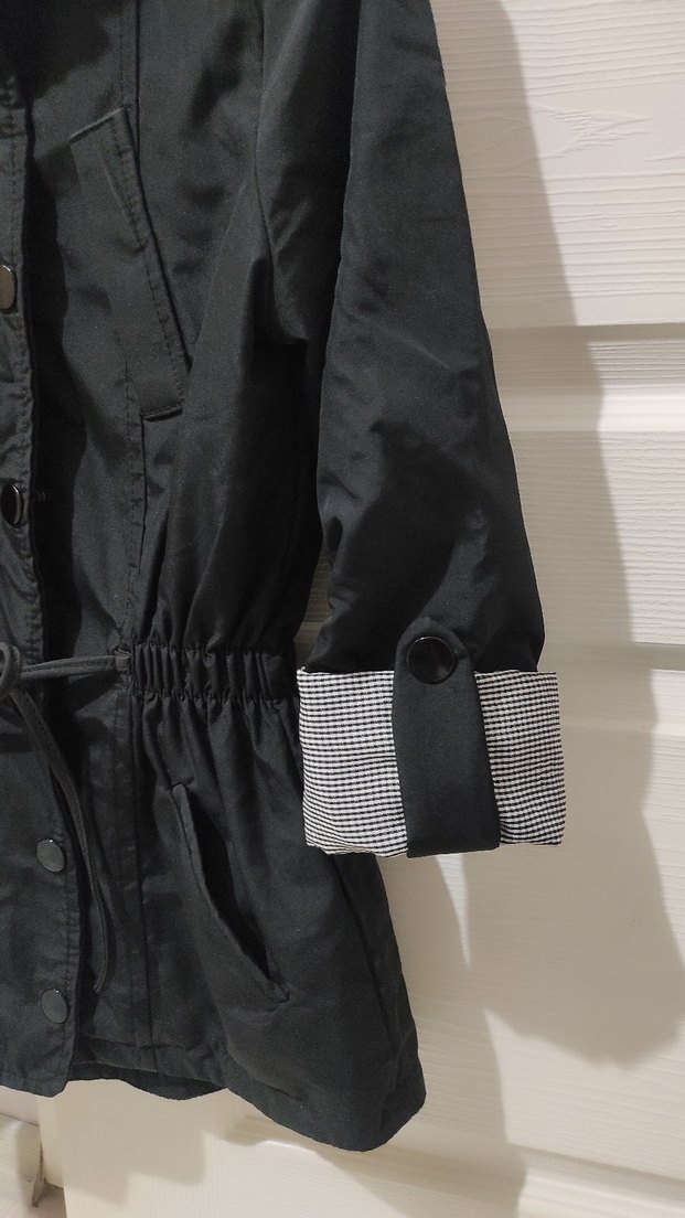 Siyah Bel Lastikli Yüksek Yakalı Kadın Ceket - Görsel 4