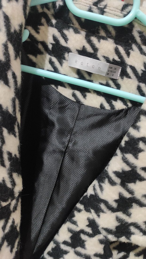 Düğmeli Siyah Beyaz Kaban - Görsel 3