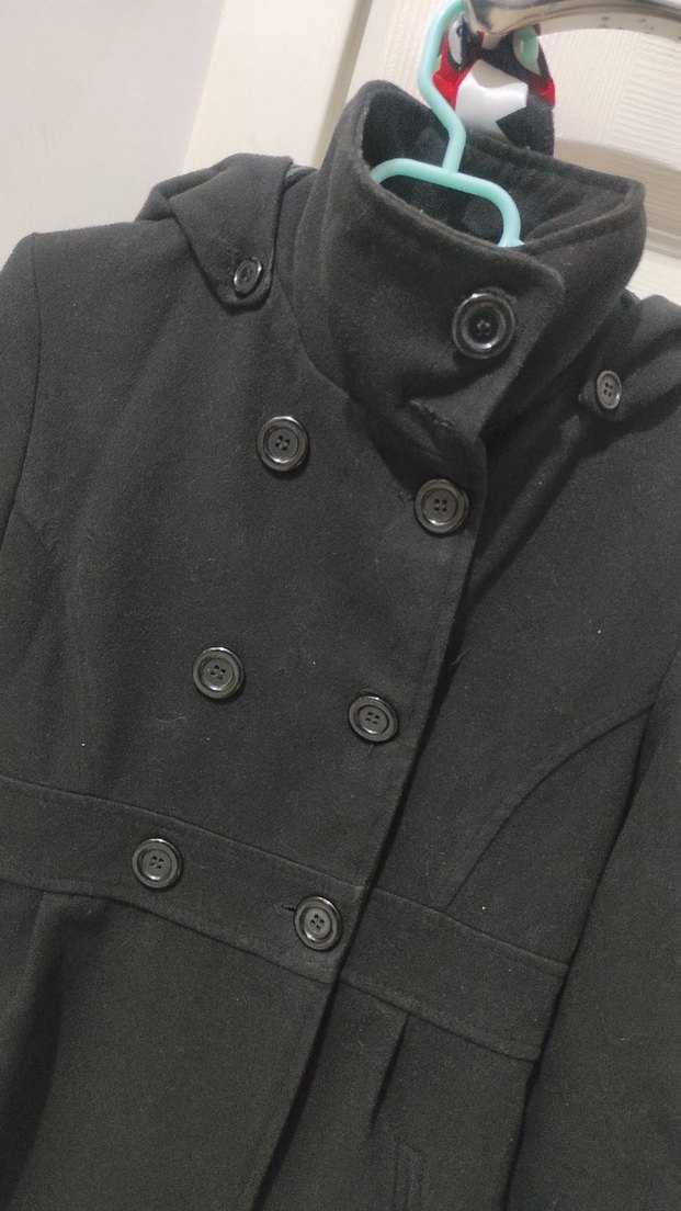 Düğmeli Siyah Kaşe Kaban Kapşonlu - Görsel 3