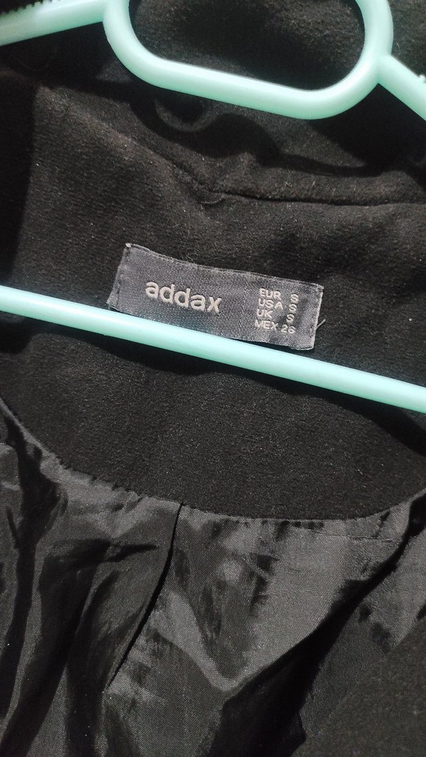 Düğmeli Siyah Kaşe Kaban Kapşonlu - Görsel 2