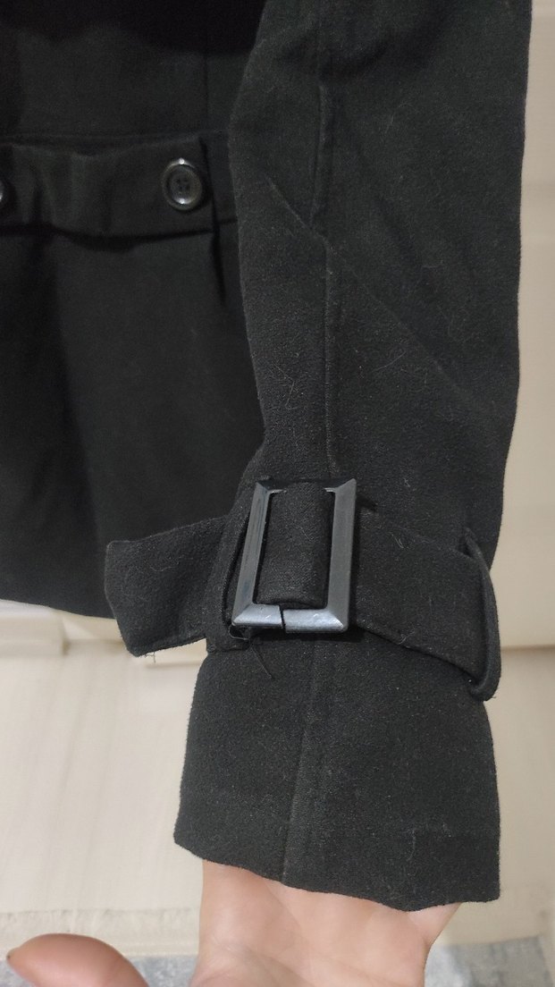 Düğmeli Siyah Kaşe Kaban Kapşonlu - Görsel 5