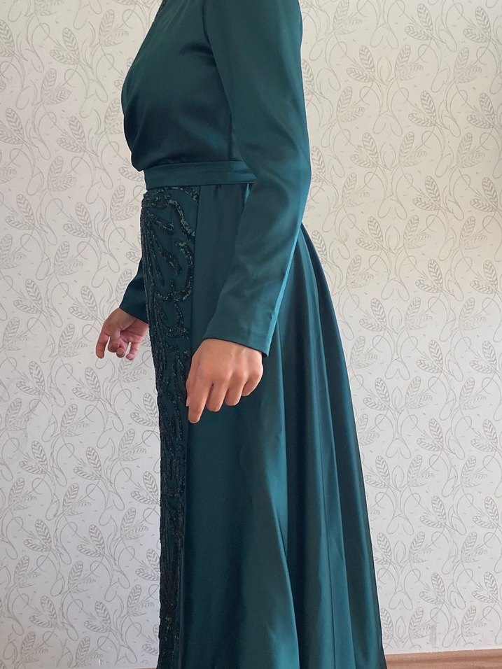 Yeşil İşlemeli Uzun Kol Abiye Elbise - Görsel 2