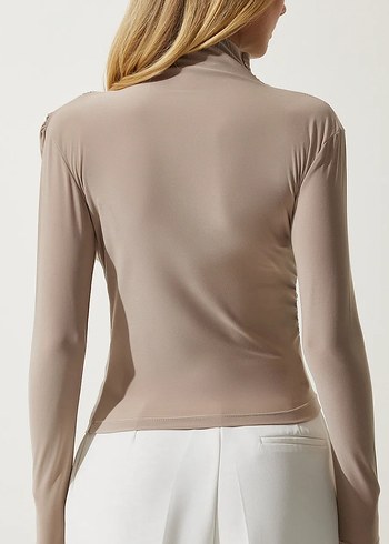 Bej Drapeli Yüksek Yakalı Kadın Bluz - Görsel 2