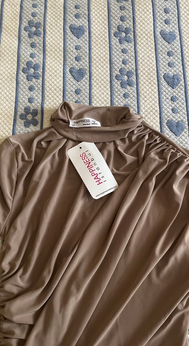 Bej Drapeli Yüksek Yakalı Kadın Bluz - Görsel 4