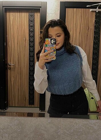 Yumoş crop sweter