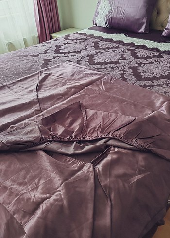İşlemeli Parlak Mor Yatak Örtüsü - Görsel 6