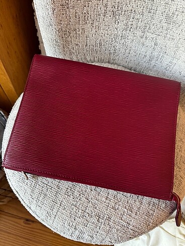 Louis Vuitton Louis Vuitton Epi deri clutch çanta