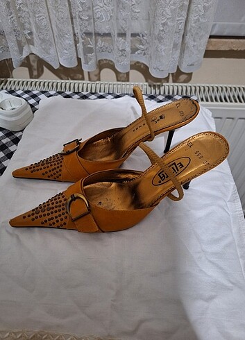 37,5 Beden Sivri burun vintage terlik