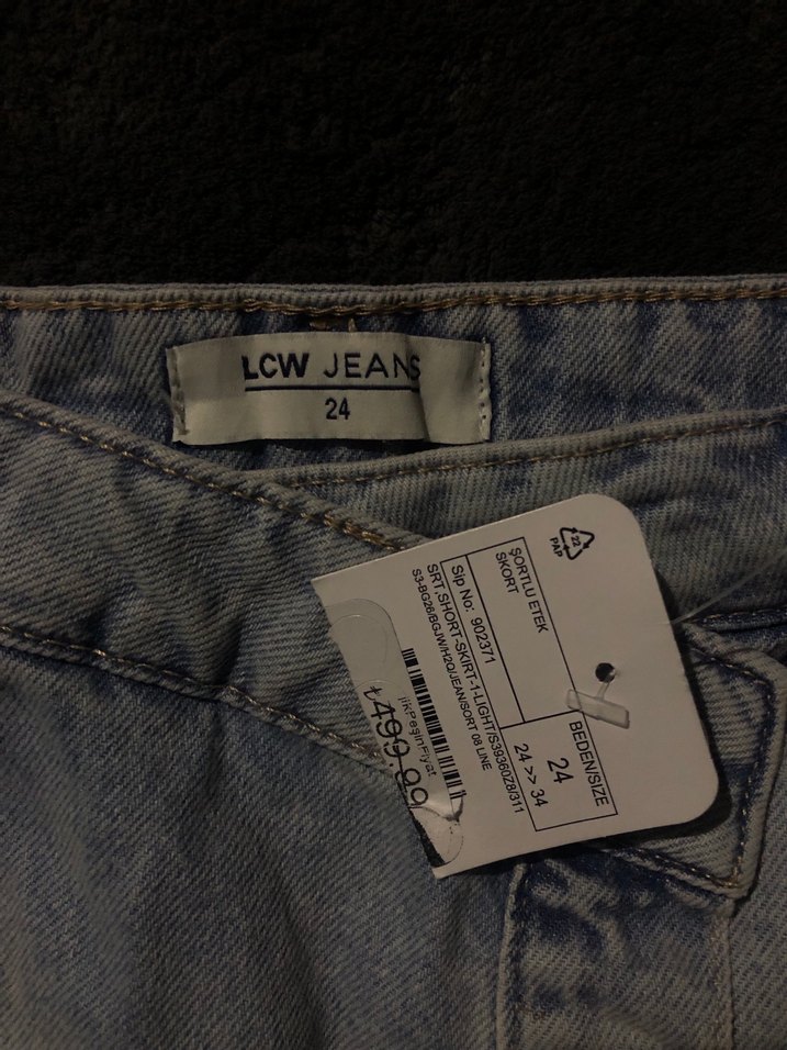 Düğmeli Kot Şort Etiketli - Görsel 4