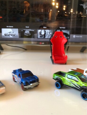  Beden Renk Hotwheels 4?lü pick up lot
