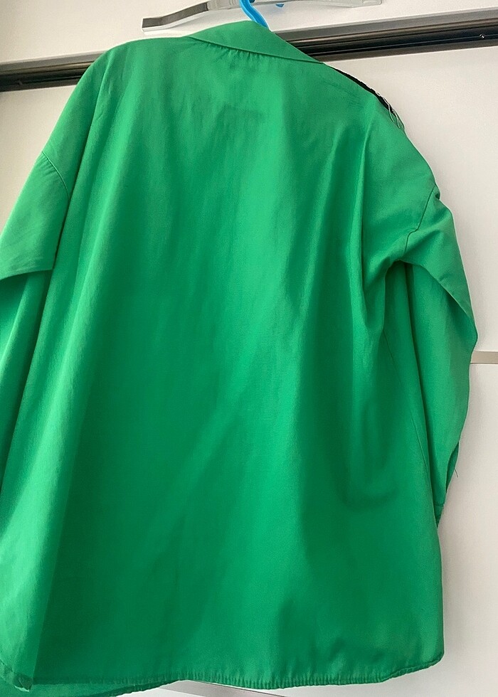 Yeşil püskül taş detaylı gömlek - Görsel 3